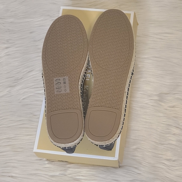 Michael Kors Kendrick Flats Admiral 7 NIB - Picture 7 of 8
